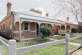 Dimby Cottage Beautifully Restored Heritage Home